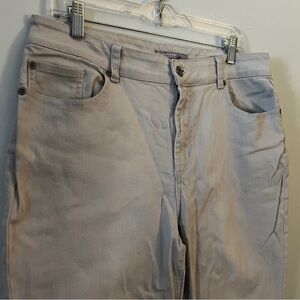 Chico’s Gray Straight Leg Jeans Size 2 | Classic Fit Denim | Everyday Essential